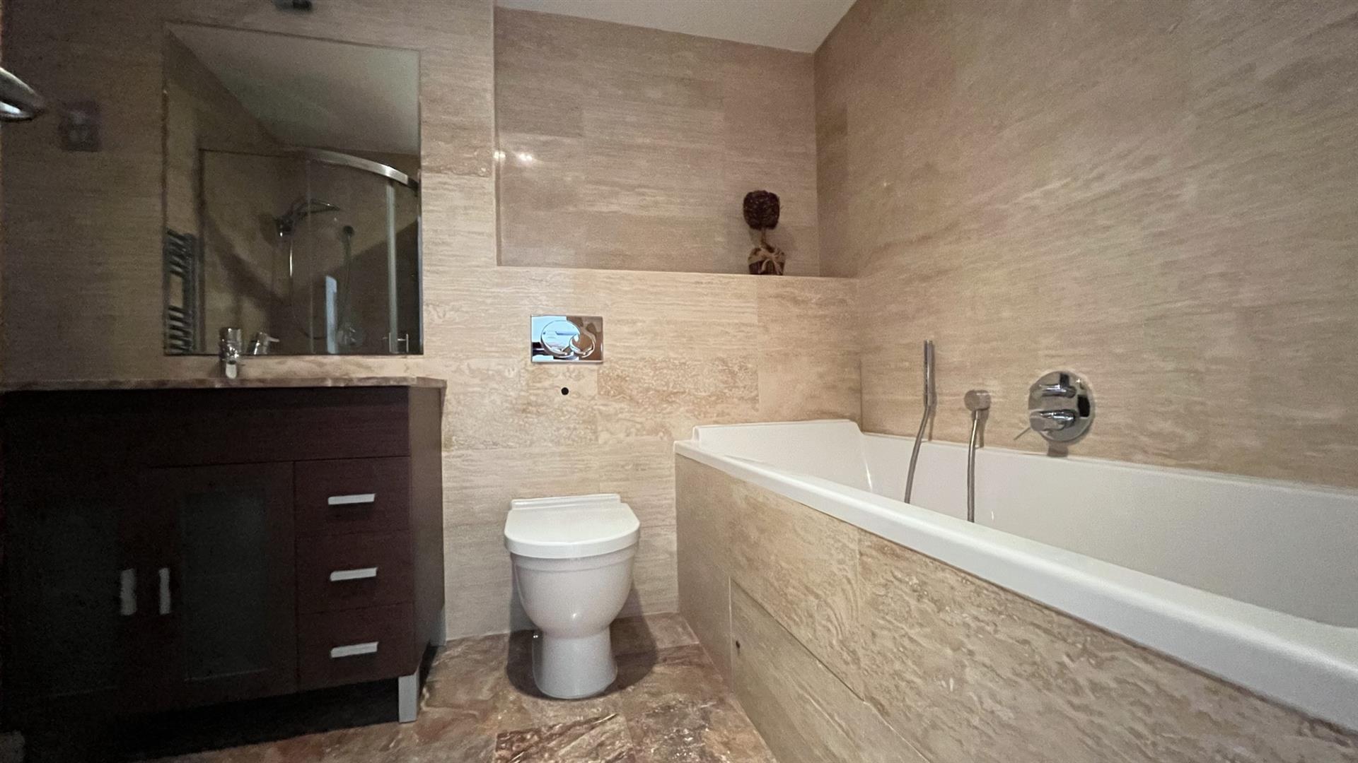 Image of Apartment - 2 Bedrooms - 1 Bathrooms for Rental in Majestic Ocean Plaza-Gibraltar, Image 9